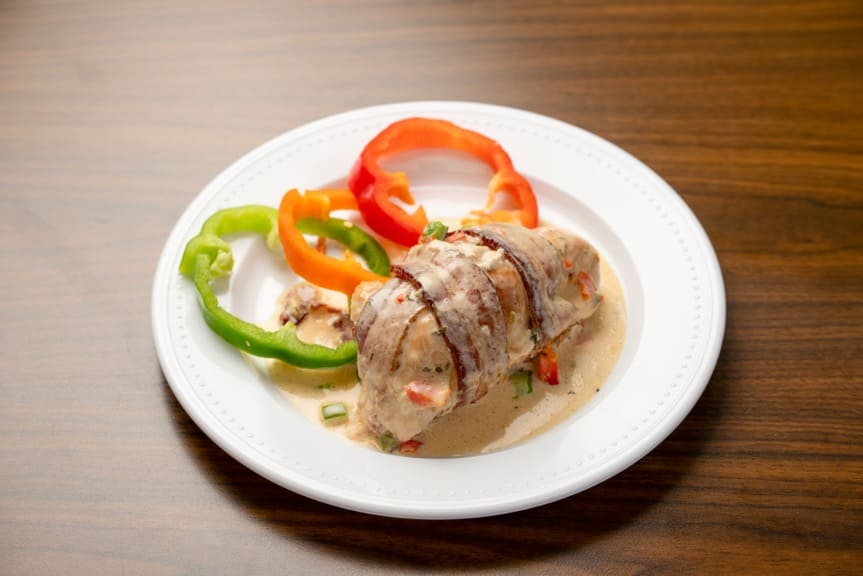 Pechuga de Pollo Rellena Salsa Blanca